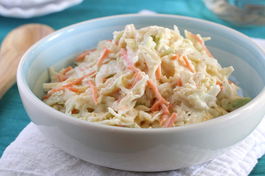 Ensalada de col con surimi utilizando un Arthur Martin