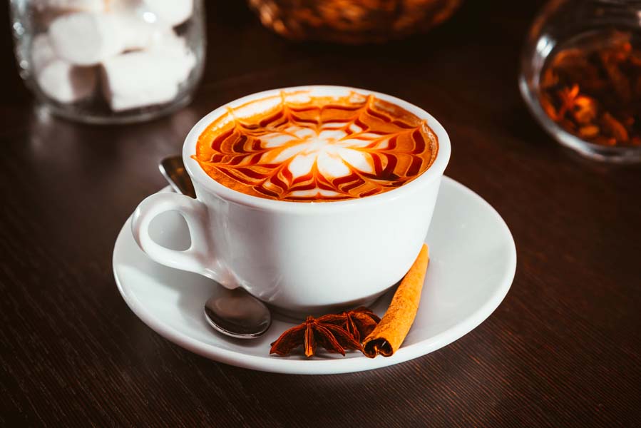 Capuchino de canela descafeinado utilizando un Cecotec