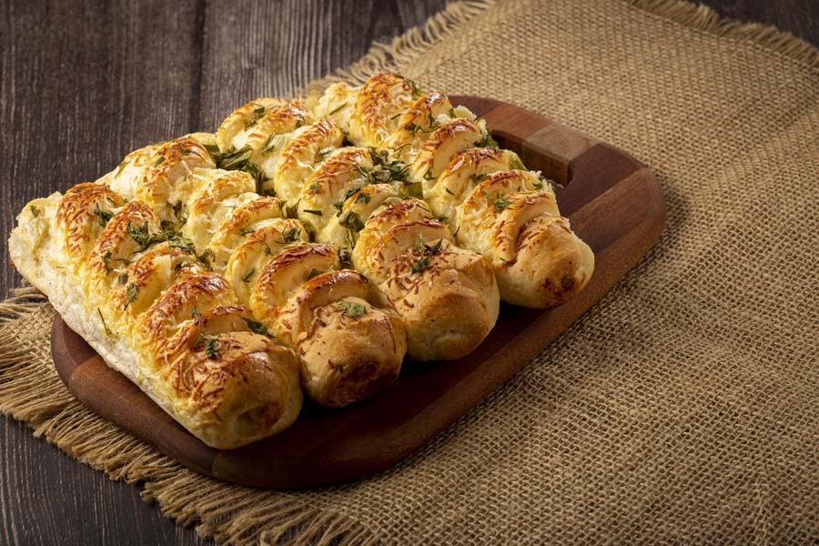 Trenza Italiana Dorada con Hierbas y Queso utilizando un Compact Cook