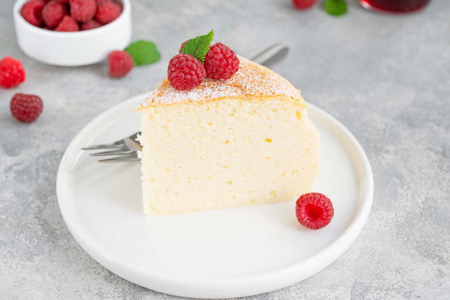 Gâteau léger et moelleux aux framboises utilisant un Thermomix