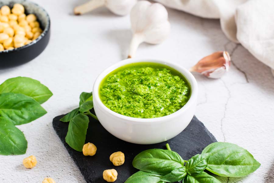 Pesto de albahaca utilizando un Silvercrest Monsieur Cuisine