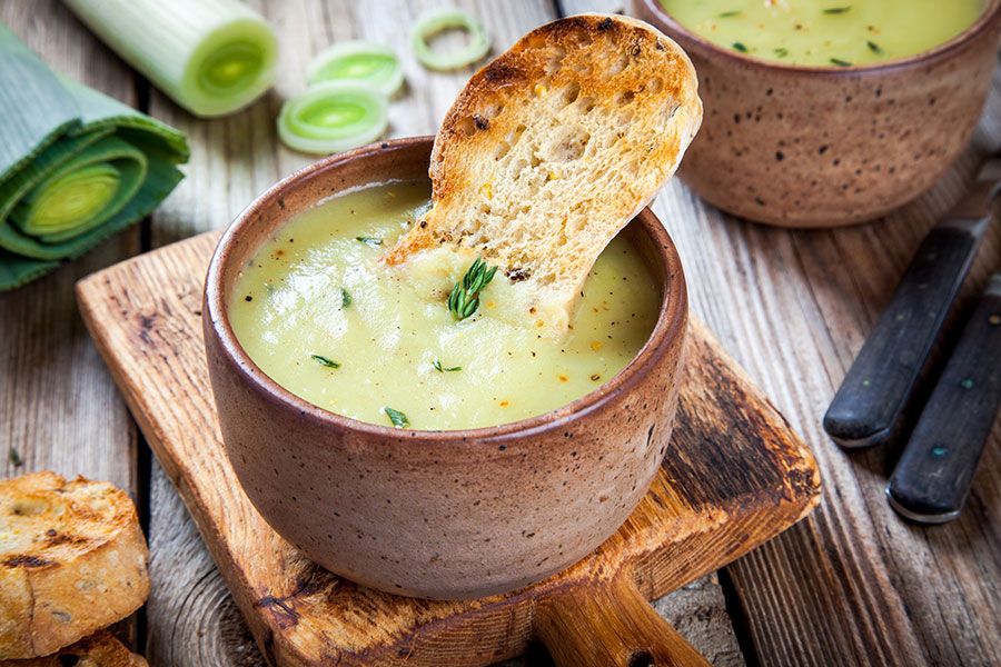 شوربة الكراث والبطاطا الكريمية باستخدام Küken