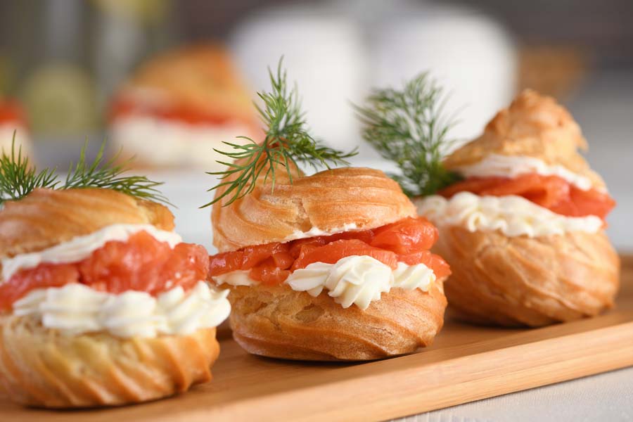Bocados de salmón ahumado utilizando un Thermomix