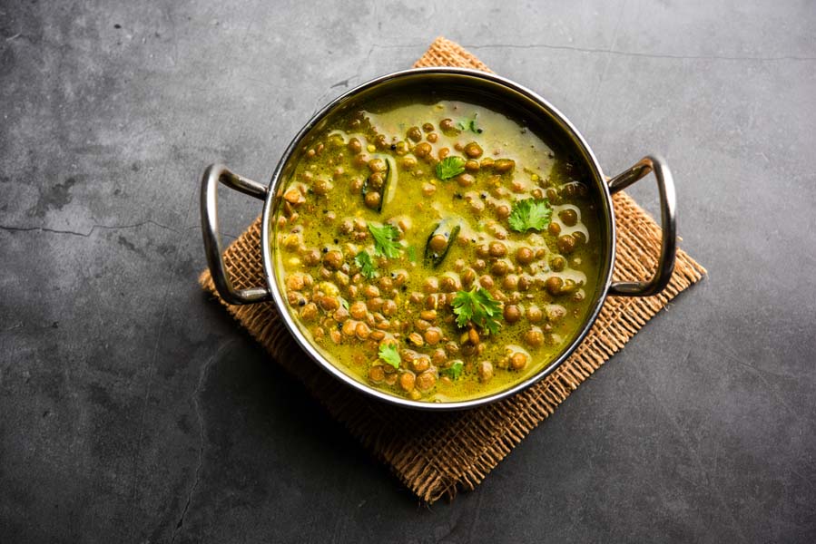 Dahl aux lentilles corail et épinards utilisant un Cecotec