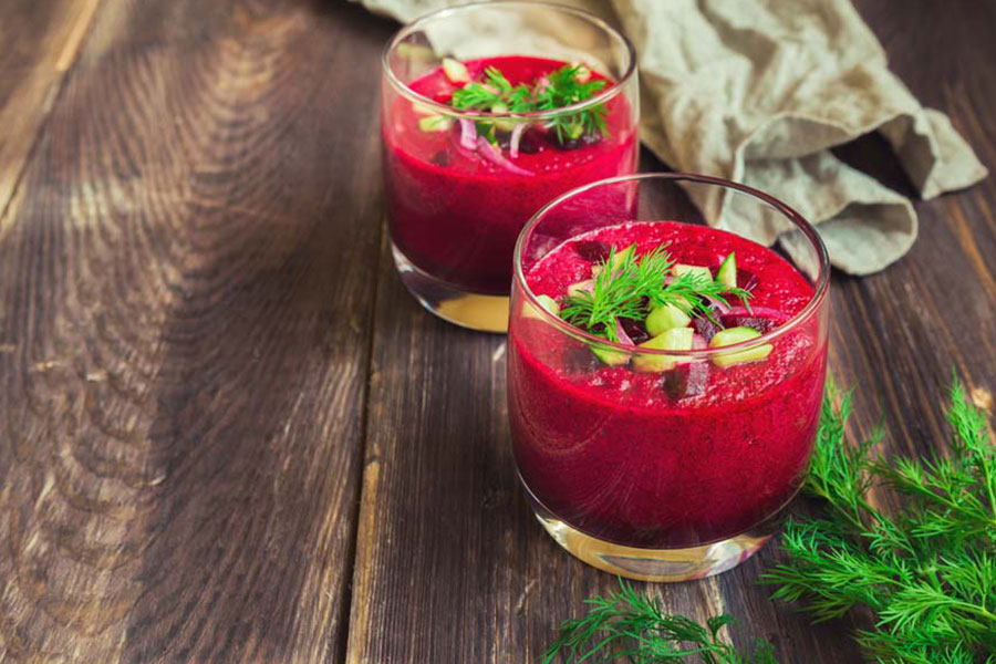 Sopa de remolacha y manzana carmesí utilizando un Thermomix