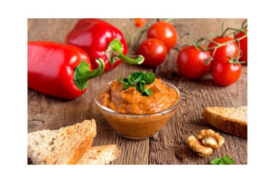 Salsa picante de queso feta y pimiento rojo para untar utilizando un Magimix Cook Expert