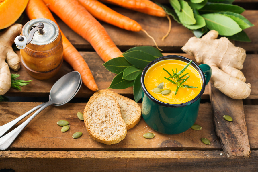 Sopa de cúrcuma y leche de coco utilizando un Compact Cook