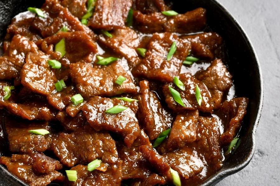 Émincé de bœuf laqué utilisant un Aldi