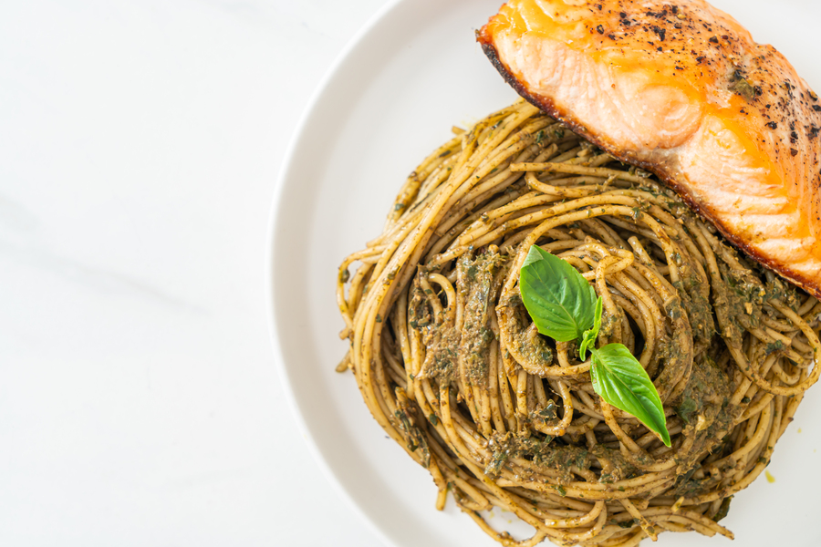 Spaghettis au pesto et au poisson utilisant un Thermomix