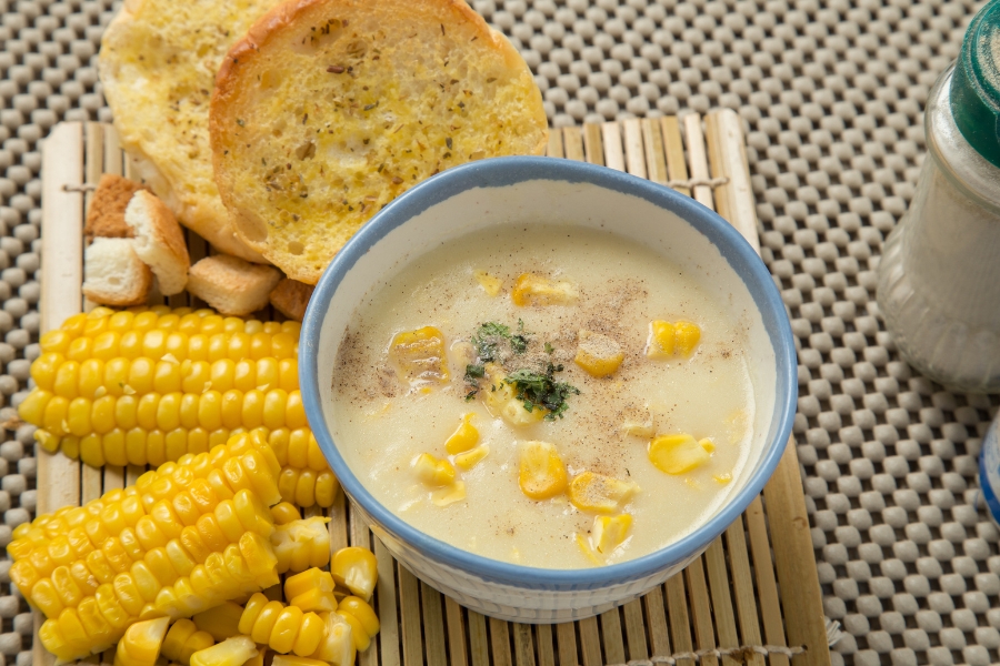 Soupe crémeuse de maïs à la dinde utilisant un Magimix Cook Expert