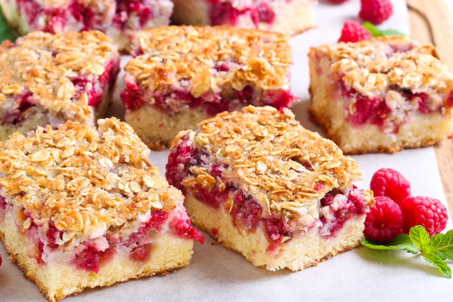 Gâteau petit-déjeuner à l'avoine et aux framboises utilisant un Fagor