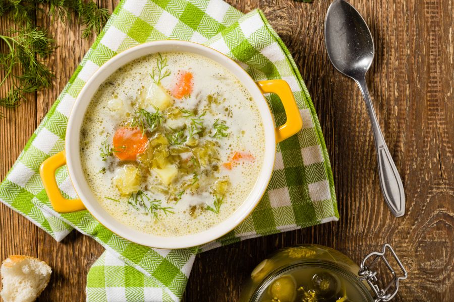 sopa de pepino en escabeche utilizando un Magefesa