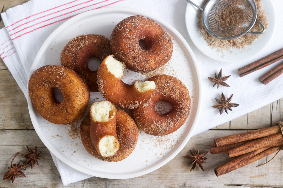Beignets à la cannelle sans gluten utilisant un Lufthous