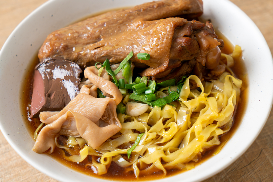 Estofado de pato y tagliatelle utilizando un Lufthous