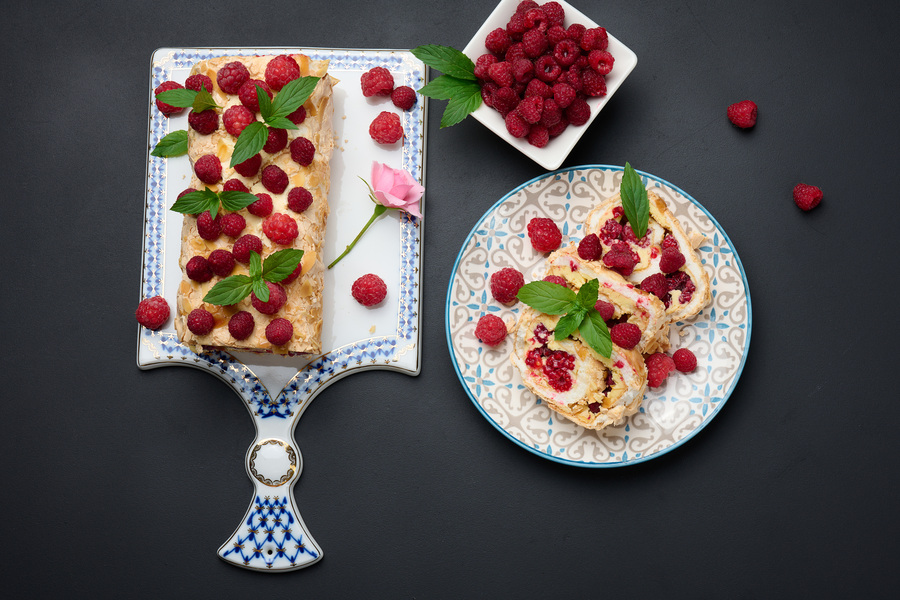 Roulé meringué à la crème et aux framboises utilisant un Thermomix