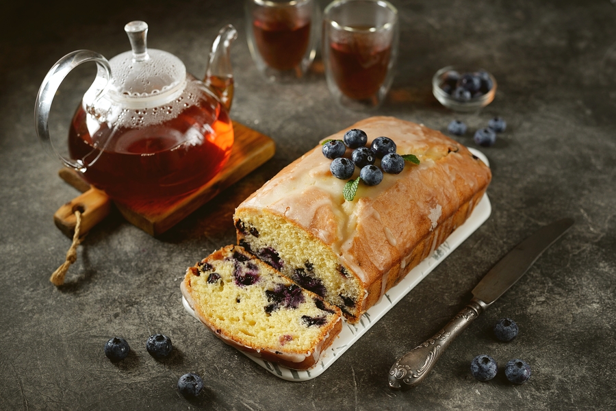 Blueberry cake with lemon glaze using a Kenwood