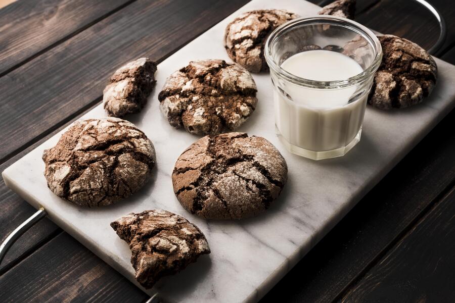 Galletas crujientes de chocolate con corazón de caramelo tierno utilizando un Cecotec