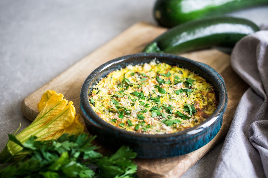 Crumble de courgettes au basilic et parmesan utilisant un Thermomix