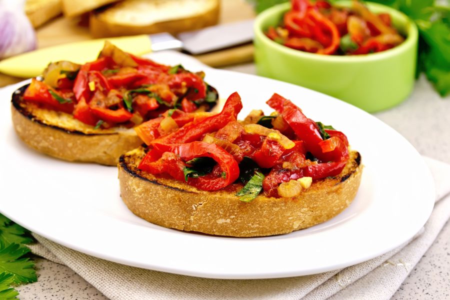 Tartines Piperade utilisant un Moulinex i-Companion