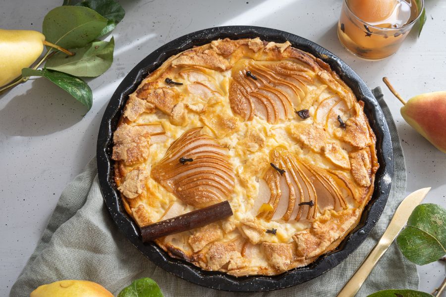 Tarta rústica de peras y pasas utilizando un Lufthous