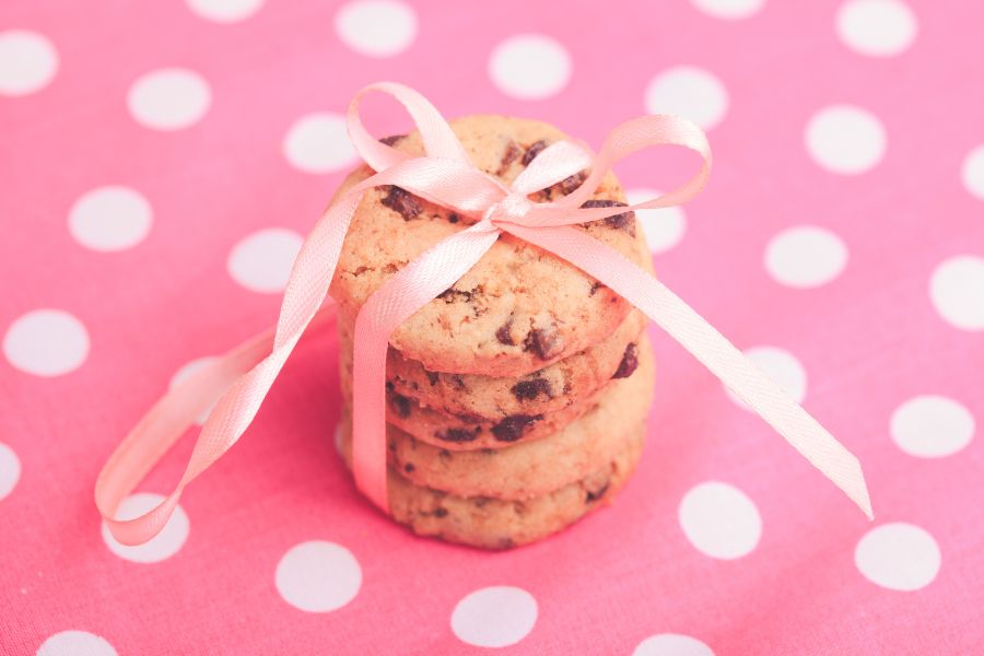 Biscuits croustillants aux pralines roses utilisant un Magefesa