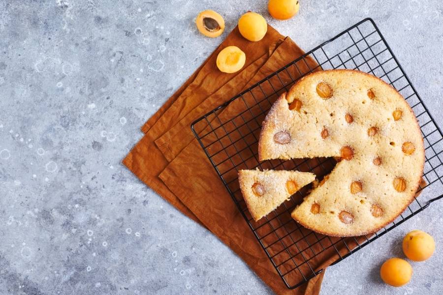 Pastel de albaricoque con almendras y mermelada utilizando un Compact Cook
